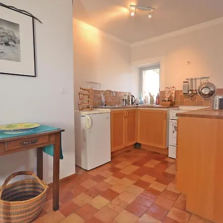 Cozy In With Kitchen Apartman